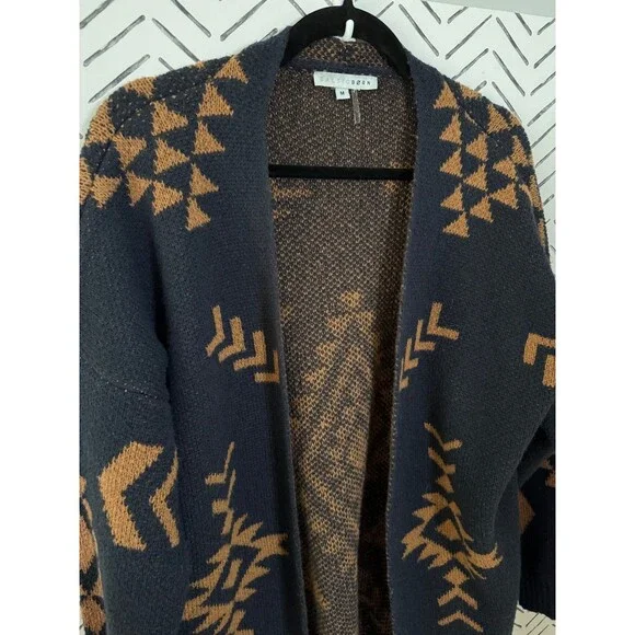 BALTIC BORN Hays Oversized Cardigan Knit Sweater Sz Medium Navy & Camel